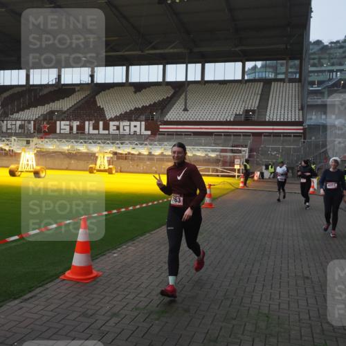 07.12.2025 - St. Pauli X-Mass-Run No. 15 Fabian Wolf http://msf.ph/oto/9361824 07.12.2025 09:59:38 Ziel 488, 910, 911, 961, 1763, 2204, 3513, 4029, 4051, 4052, 4465 meine-sportfotos.de