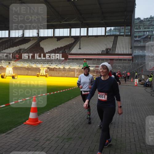 07.12.2025 - St. Pauli X-Mass-Run No. 15 Fabian Wolf http://msf.ph/oto/9361844 07.12.2025 09:59:42 Ziel 488, 910, 911, 961, 1763, 2186, 2729, 3513, 4029, 4051, 4052, 4465 meine-sportfotos.de