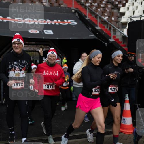 07.12.2025 - St. Pauli X-Mass-Run No. 15 Michael Strokosch http://msf.ph/oto/9361927 07.12.2025 10:32:56 Laufen 1572, 21, 4, 1, 1571, 213, 420, 4209, 94 meine-sportfotos.de