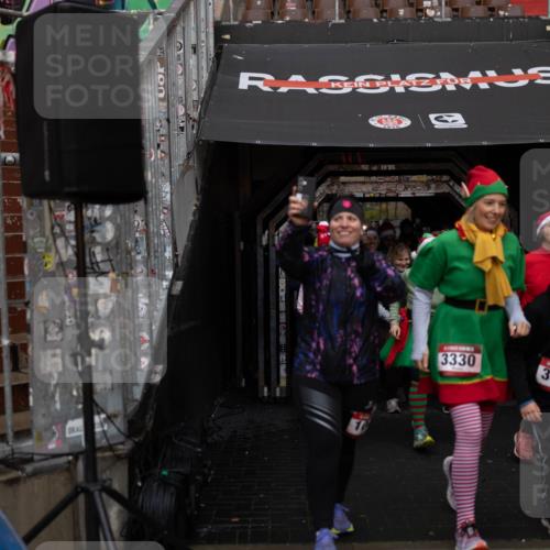 07.12.2025 - St. Pauli X-Mass-Run No. 15 Michael Strokosch http://msf.ph/oto/9361932 07.12.2025 10:33:01 Laufen 3330, 3333 meine-sportfotos.de