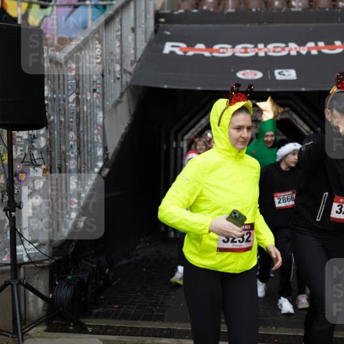 07.12.2025 - St. Pauli X-Mass-Run No. 15 Michael Strokosch http://msf.ph/oto/9361958 07.12.2025 10:33:29 Laufen 3232, 2866, 3213, 2 meine-sportfotos.de