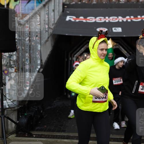 07.12.2025 - St. Pauli X-Mass-Run No. 15 Michael Strokosch http://msf.ph/oto/9361959 07.12.2025 10:33:30 Laufen 2, 2866, 3213 meine-sportfotos.de