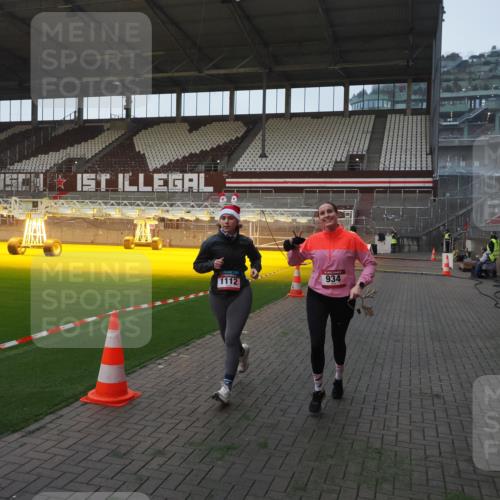 07.12.2025 - St. Pauli X-Mass-Run No. 15 Fabian Wolf http://msf.ph/oto/9361986 07.12.2025 09:59:52 Ziel 910, 911, 934, 1112, 2186, 2729, 2964, 3513 meine-sportfotos.de