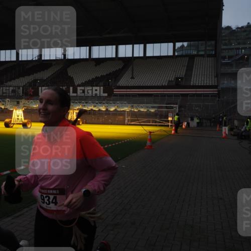 07.12.2025 - St. Pauli X-Mass-Run No. 15 Fabian Wolf http://msf.ph/oto/9362008 07.12.2025 09:59:53 Ziel 910, 911, 934, 1112, 2186, 2729, 2964 meine-sportfotos.de