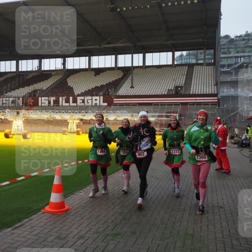 07.12.2025 - St. Pauli X-Mass-Run No. 15 Fabian Wolf http://msf.ph/oto/9362093 07.12.2025 10:00:08 Ziel 802, 1333, 1354, 1360, 1404, 2140, 2141, 4129 meine-sportfotos.de
