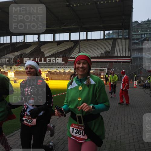 07.12.2025 - St. Pauli X-Mass-Run No. 15 Fabian Wolf http://msf.ph/oto/9362118 07.12.2025 10:00:10 Ziel 802, 1333, 1354, 1360, 1404, 2140, 2141, 4129 meine-sportfotos.de
