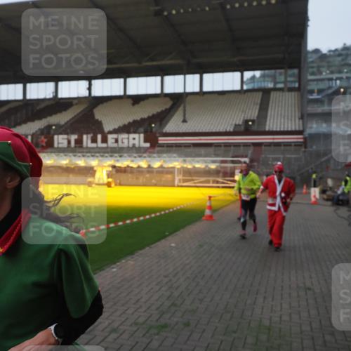 07.12.2025 - St. Pauli X-Mass-Run No. 15 Fabian Wolf http://msf.ph/oto/9362132 07.12.2025 10:00:10 Ziel 802, 1333, 1354, 1360, 1404, 2140, 2141, 4129 meine-sportfotos.de