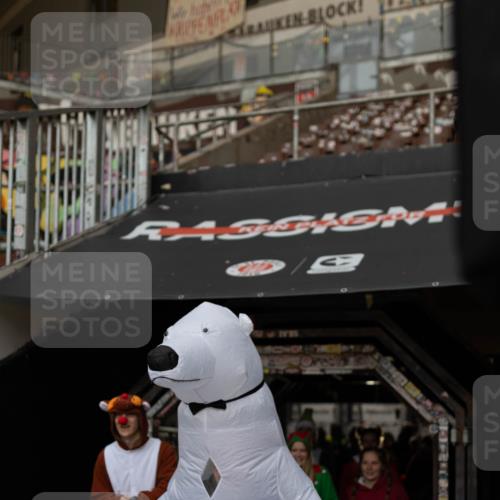 07.12.2025 - St. Pauli X-Mass-Run No. 15 Michael Strokosch http://msf.ph/oto/9362141 07.12.2025 10:35:21 Laufen 5, 3799, 38362 meine-sportfotos.de