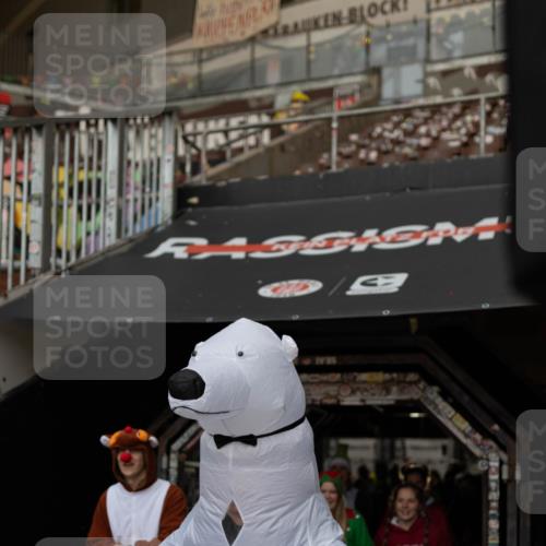 07.12.2025 - St. Pauli X-Mass-Run No. 15 Michael Strokosch http://msf.ph/oto/9362145 07.12.2025 10:35:21 Laufen 5, 3799, 3836 meine-sportfotos.de