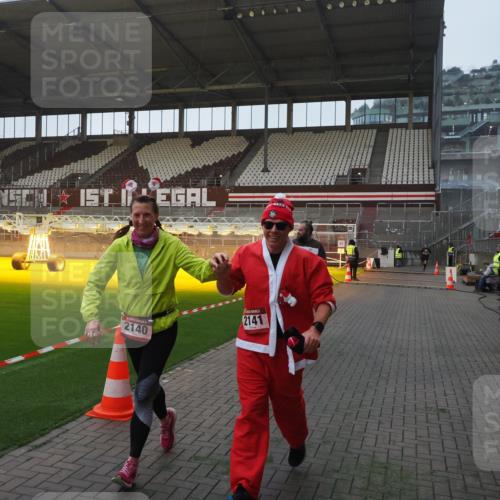 07.12.2025 - St. Pauli X-Mass-Run No. 15 Fabian Wolf http://msf.ph/oto/9362158 07.12.2025 10:00:13 Ziel 802, 1333, 1354, 1360, 1404, 2140, 2141, 4129 meine-sportfotos.de
