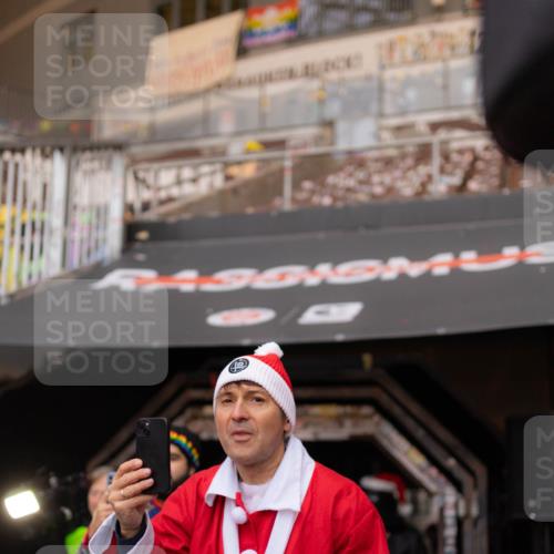 07.12.2025 - St. Pauli X-Mass-Run No. 15 Michael Strokosch http://msf.ph/oto/9362160 07.12.2025 10:35:31 Laufen 15, 4, 2454 meine-sportfotos.de