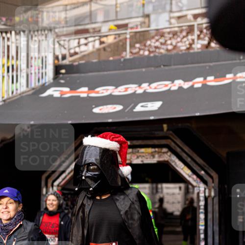 07.12.2025 - St. Pauli X-Mass-Run No. 15 Michael Strokosch http://msf.ph/oto/9362172 07.12.2025 10:35:33 Laufen 5, 1257, 00, 15, 1256 meine-sportfotos.de