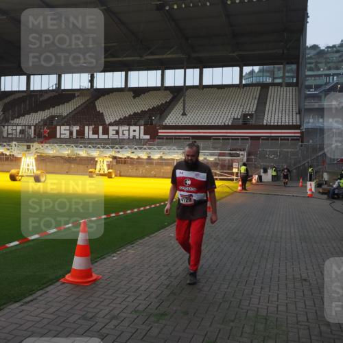 07.12.2025 - St. Pauli X-Mass-Run No. 15 Fabian Wolf http://msf.ph/oto/9362174 07.12.2025 10:00:15 Ziel 802, 1333, 1354, 1360, 1404, 2140, 2141, 4129 meine-sportfotos.de