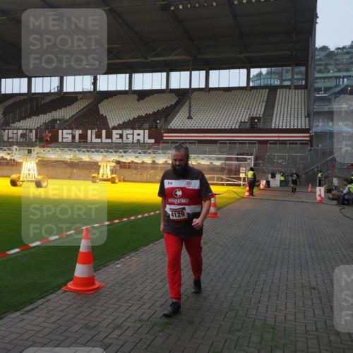 07.12.2025 - St. Pauli X-Mass-Run No. 15 Fabian Wolf http://msf.ph/oto/9362181 07.12.2025 10:00:15 Ziel 802, 1333, 1354, 1360, 1404, 2140, 2141, 4129 meine-sportfotos.de