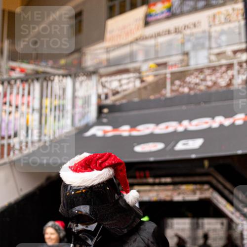 07.12.2025 - St. Pauli X-Mass-Run No. 15 Michael Strokosch http://msf.ph/oto/9362189 07.12.2025 10:35:34 Laufen 15, 1256 meine-sportfotos.de