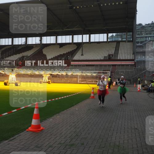 07.12.2025 - St. Pauli X-Mass-Run No. 15 Fabian Wolf http://msf.ph/oto/9362236 07.12.2025 10:00:32 Ziel 855, 1418, 1976, 2348, 3336 meine-sportfotos.de