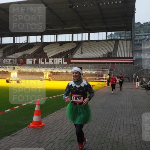 07.12.2025 - St. Pauli X-Mass-Run No. 15 Fabian Wolf http://msf.ph/oto/9362290 07.12.2025 10:00:35 Ziel 855, 1418, 1976, 2348, 3336 meine-sportfotos.de