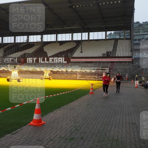 07.12.2025 - St. Pauli X-Mass-Run No. 15 Fabian Wolf http://msf.ph/oto/9362311 07.12.2025 10:00:36 Ziel 855, 1418, 1976, 2348, 3336 meine-sportfotos.de