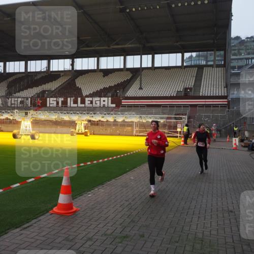 07.12.2025 - St. Pauli X-Mass-Run No. 15 Fabian Wolf http://msf.ph/oto/9362323 07.12.2025 10:00:38 Ziel 855, 1418, 1976, 2348 meine-sportfotos.de