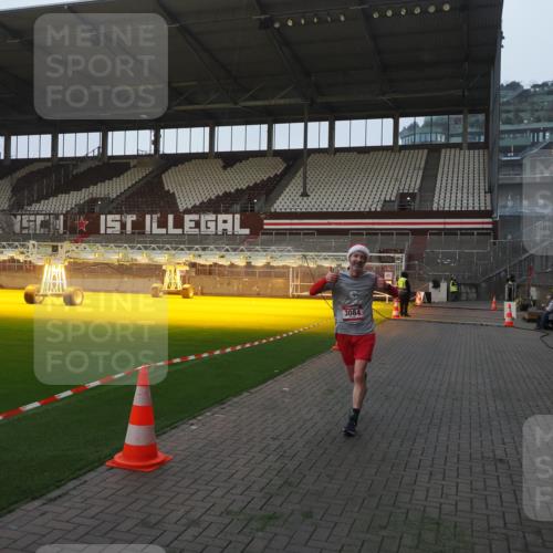 07.12.2025 - St. Pauli X-Mass-Run No. 15 Fabian Wolf http://msf.ph/oto/9362399 07.12.2025 10:00:44 Ziel 855, 1418, 1976, 2348, 3084 meine-sportfotos.de
