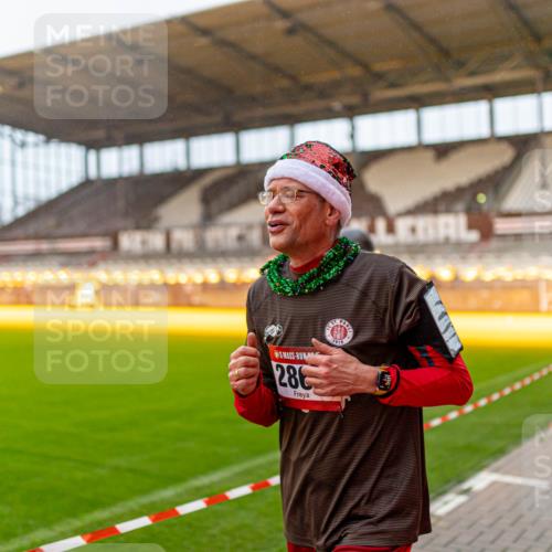 07.12.2025 - St. Pauli X-Mass-Run No. 15 Michael Strokosch http://msf.ph/oto/9362411 07.12.2025 10:57:00 Laufen 28, 19, 1910 meine-sportfotos.de