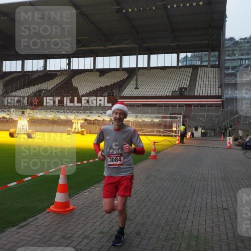 07.12.2025 - St. Pauli X-Mass-Run No. 15 Fabian Wolf http://msf.ph/oto/9362413 07.12.2025 10:00:45 Ziel 855, 1418, 1976, 2348, 3084 meine-sportfotos.de