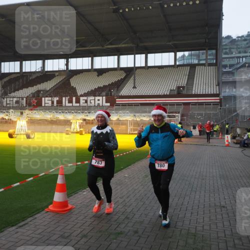 07.12.2025 - St. Pauli X-Mass-Run No. 15 Fabian Wolf http://msf.ph/oto/9362567 07.12.2025 10:01:19 Ziel 780, 783, 801, 1124, 1887, 1892, 2528 meine-sportfotos.de
