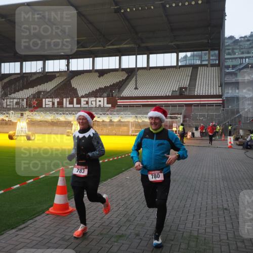 07.12.2025 - St. Pauli X-Mass-Run No. 15 Fabian Wolf http://msf.ph/oto/9362571 07.12.2025 10:01:19 Ziel 780, 783, 801, 1124, 1887, 1892, 2528 meine-sportfotos.de