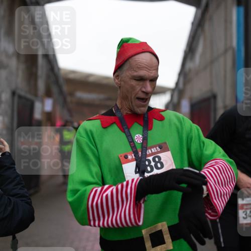 07.12.2025 - St. Pauli X-Mass-Run No. 15 Michael Strokosch http://msf.ph/oto/9362623 07.12.2025 11:00:09 Laufen 15, 15, 488, 3405 meine-sportfotos.de