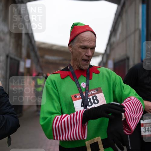 07.12.2025 - St. Pauli X-Mass-Run No. 15 Michael Strokosch http://msf.ph/oto/9362625 07.12.2025 11:00:09 Laufen 15, 15, 488, 3405 meine-sportfotos.de