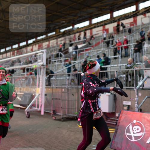 07.12.2025 - St. Pauli X-Mass-Run No. 15 Michael Strokosch http://msf.ph/oto/9362637 07.12.2025 11:00:34 Laufen 1354, 1404, 802 meine-sportfotos.de