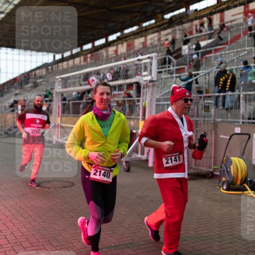 07.12.2025 - St. Pauli X-Mass-Run No. 15 Michael Strokosch http://msf.ph/oto/9362650 07.12.2025 11:00:51 Laufen 4129, 2140, 15, 2141 meine-sportfotos.de