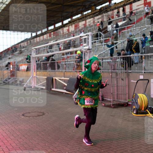 07.12.2025 - St. Pauli X-Mass-Run No. 15 Michael Strokosch http://msf.ph/oto/9362669 07.12.2025 11:01:12 Laufen 1050 meine-sportfotos.de