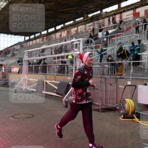 07.12.2025 - St. Pauli X-Mass-Run No. 15 Michael Strokosch http://msf.ph/oto/9362674 07.12.2025 11:01:29 Laufen  meine-sportfotos.de