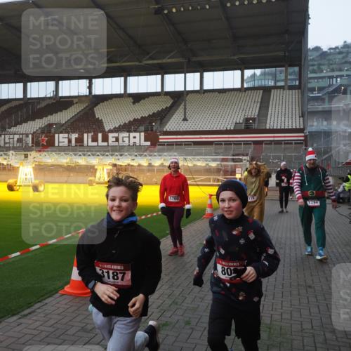 07.12.2025 - St. Pauli X-Mass-Run No. 15 Fabian Wolf http://msf.ph/oto/9362684 07.12.2025 10:01:32 Ziel 118, 393, 804, 1124, 1294, 1760, 3187, 3580, 3582, 3629, 3878 meine-sportfotos.de