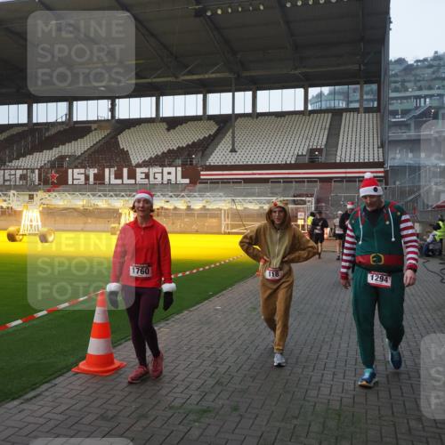 07.12.2025 - St. Pauli X-Mass-Run No. 15 Fabian Wolf http://msf.ph/oto/9362725 07.12.2025 10:01:34 Ziel 118, 393, 804, 1124, 1294, 1724, 1760, 3187, 3580, 3582, 3629, 3878 meine-sportfotos.de