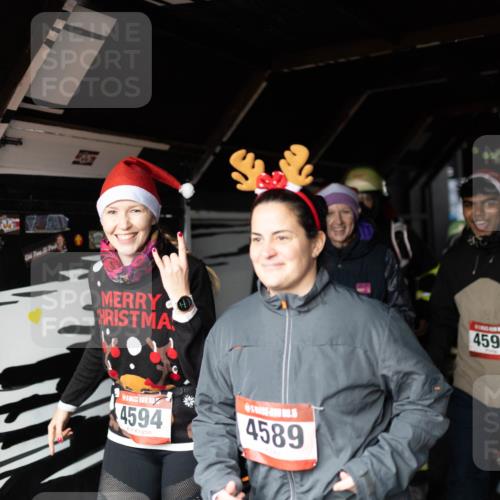 07.12.2025 - St. Pauli X-Mass-Run No. 15 Michael Strokosch http://msf.ph/oto/9362784 07.12.2025 11:13:30 Laufen 3, 4594, 4589, 4598, 27 meine-sportfotos.de