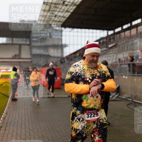 07.12.2025 - St. Pauli X-Mass-Run No. 15 Michael Strokosch http://msf.ph/oto/9362841 07.12.2025 11:19:34 Laufen 5, 3229 meine-sportfotos.de