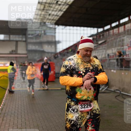 07.12.2025 - St. Pauli X-Mass-Run No. 15 Michael Strokosch http://msf.ph/oto/9362842 07.12.2025 11:19:34 Laufen 15, 3229 meine-sportfotos.de