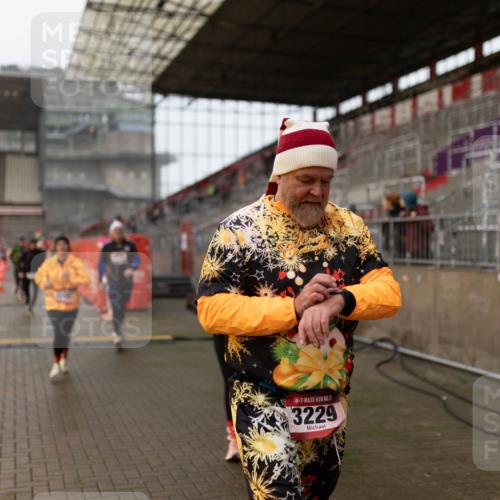 07.12.2025 - St. Pauli X-Mass-Run No. 15 Michael Strokosch http://msf.ph/oto/9362844 07.12.2025 11:19:34 Laufen 5, 3229 meine-sportfotos.de