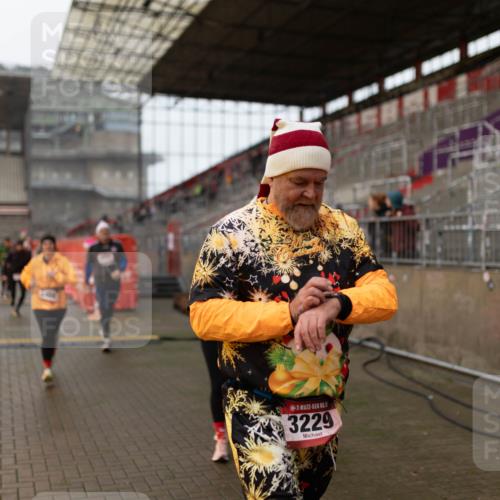 07.12.2025 - St. Pauli X-Mass-Run No. 15 Michael Strokosch http://msf.ph/oto/9362845 07.12.2025 11:19:34 Laufen 5, 3229 meine-sportfotos.de