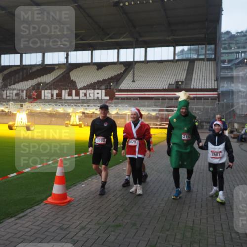 07.12.2025 - St. Pauli X-Mass-Run No. 15 Fabian Wolf http://msf.ph/oto/9362869 07.12.2025 10:01:48 Ziel 959, 1724, 1859, 2167, 2681, 3580, 3582, 3629 meine-sportfotos.de