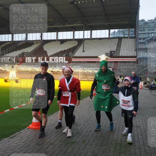 07.12.2025 - St. Pauli X-Mass-Run No. 15 Fabian Wolf http://msf.ph/oto/9362882 07.12.2025 10:01:50 Ziel 959, 1724, 1859, 2167, 2681, 3580, 3582, 3629 meine-sportfotos.de