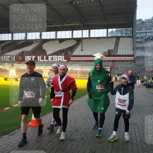 07.12.2025 - St. Pauli X-Mass-Run No. 15 Fabian Wolf http://msf.ph/oto/9362891 07.12.2025 10:01:50 Ziel 959, 1724, 1859, 2167, 2681, 3580, 3582, 3629 meine-sportfotos.de