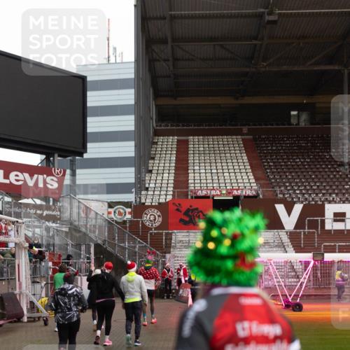 07.12.2025 - St. Pauli X-Mass-Run No. 15 Michael Strokosch http://msf.ph/oto/9362912 07.12.2025 11:20:06 Laufen  meine-sportfotos.de
