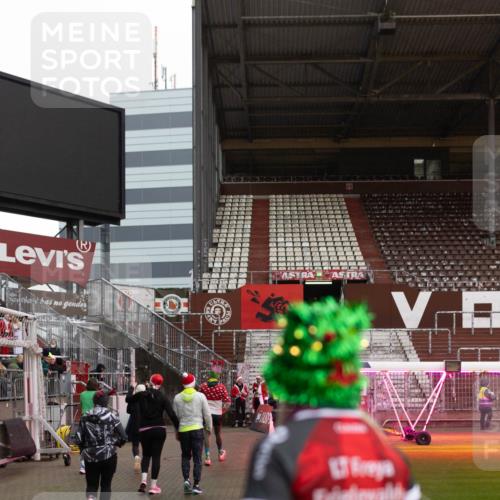 07.12.2025 - St. Pauli X-Mass-Run No. 15 Michael Strokosch http://msf.ph/oto/9362913 07.12.2025 11:20:06 Laufen 67 meine-sportfotos.de