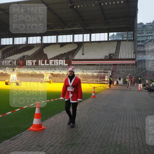 07.12.2025 - St. Pauli X-Mass-Run No. 15 Fabian Wolf http://msf.ph/oto/9362966 07.12.2025 10:02:06 Ziel 1934, 2472 meine-sportfotos.de