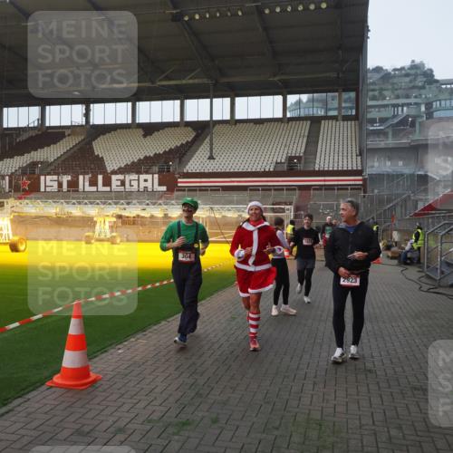 07.12.2025 - St. Pauli X-Mass-Run No. 15 Fabian Wolf http://msf.ph/oto/9363072 07.12.2025 10:02:25 Ziel 63, 304, 1105, 1828, 1829, 1934, 2604, 2923, 3944 meine-sportfotos.de