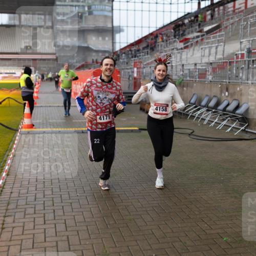 07.12.2025 - St. Pauli X-Mass-Run No. 15 Michael Strokosch http://msf.ph/oto/9363075 07.12.2025 11:21:53 Laufen 4171, 4158, 22 meine-sportfotos.de