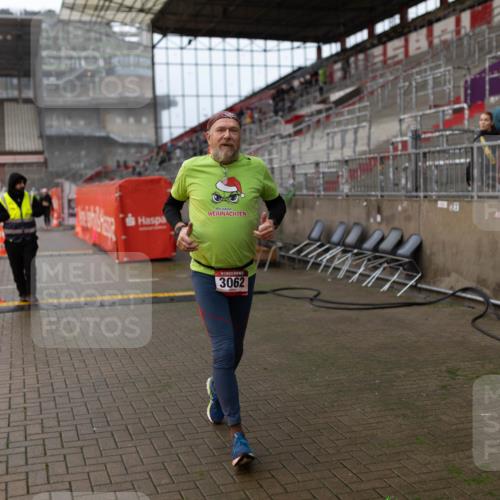 07.12.2025 - St. Pauli X-Mass-Run No. 15 Michael Strokosch http://msf.ph/oto/9363083 07.12.2025 11:21:56 Laufen 3062 meine-sportfotos.de